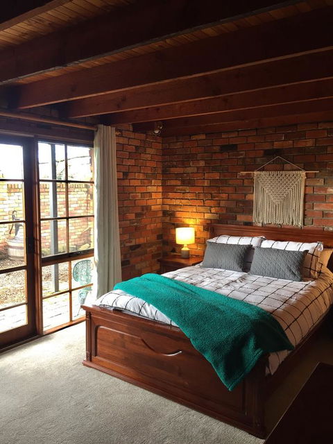 Bricks And Roses - Accommodation Mount Tamborine 14