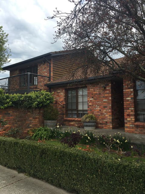 Bricks And Roses - Accommodation Mount Tamborine 0