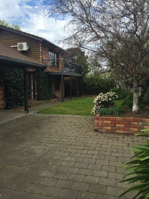 Bricks And Roses - Accommodation Mount Tamborine 3