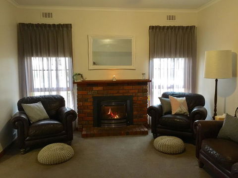 Bricks And Roses - Accommodation Mount Tamborine 6