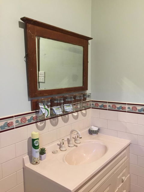 Bricks And Roses - Accommodation Mount Tamborine 17