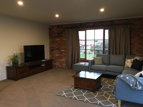 Bricks And Roses - Accommodation Mount Tamborine 11