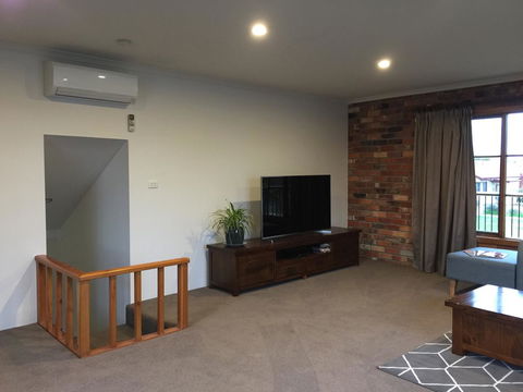 Bricks And Roses - Accommodation Mount Tamborine 9