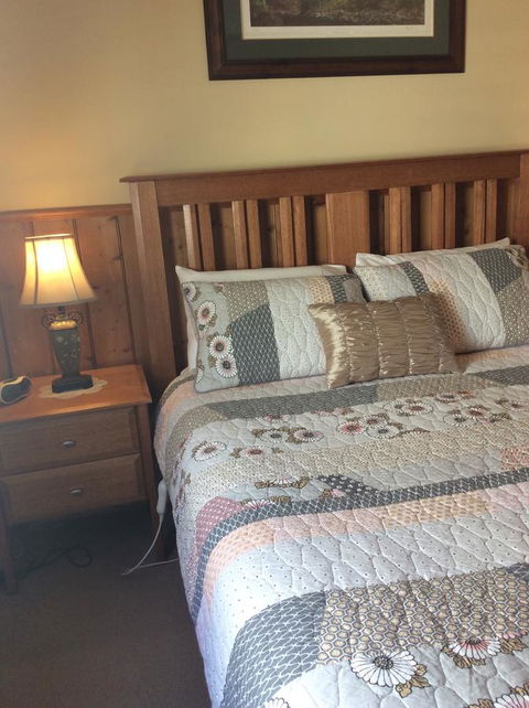 Airleigh-Rose Cottage - Accommodation Mount Tamborine 9