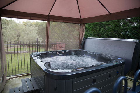 Airleigh-Rose Cottage - Accommodation Mount Tamborine 20