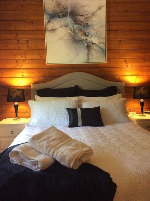 Airleigh-Rose Cottage - Accommodation Mount Tamborine 6