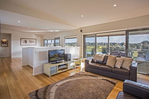 Saltwater Breeze Retreat - Accommodation Mount Tamborine 4