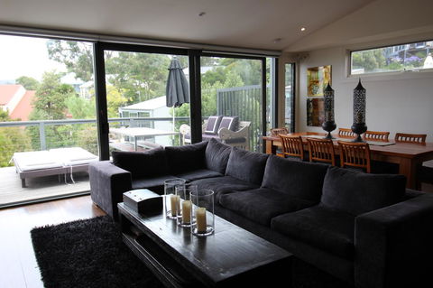 Lorne Holiday House - Accommodation Mount Tamborine 1