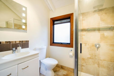 Airlie Beach Eco Cabins - Adults Only - Accommodation Mount Tamborine 22
