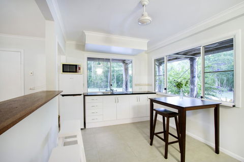 Airlie Beach Eco Cabins - Adults Only - Accommodation Mount Tamborine 37
