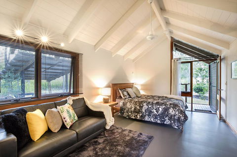 Airlie Beach Eco Cabins - Adults Only - Accommodation Mount Tamborine 21