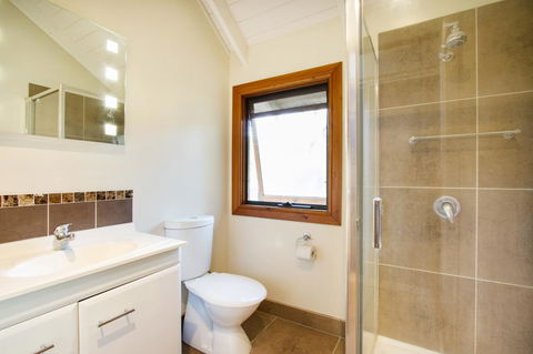 Airlie Beach Eco Cabins - Adults Only - Accommodation Mount Tamborine 15