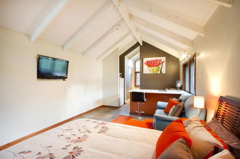 Airlie Beach Eco Cabins - Adults Only - Accommodation Mount Tamborine 9