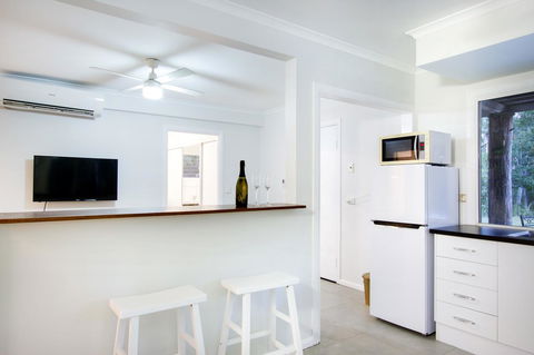Airlie Beach Eco Cabins - Adults Only - Accommodation Mount Tamborine 8