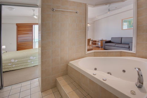 Rolling Surf Resort - Accommodation Mount Tamborine 7