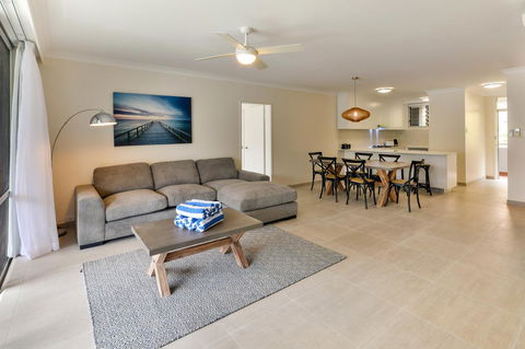 Frangipani 104 - Hamilton Island - Accommodation Mount Tamborine 4