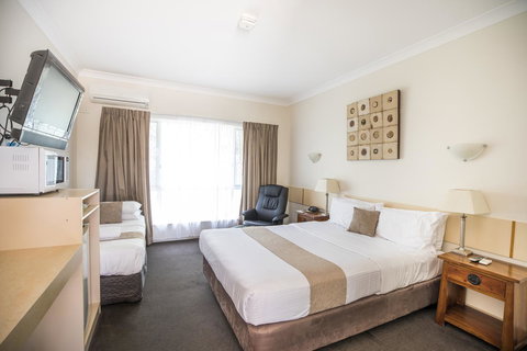 Emerald Maraboon Motor Inn - Accommodation Mount Tamborine 40