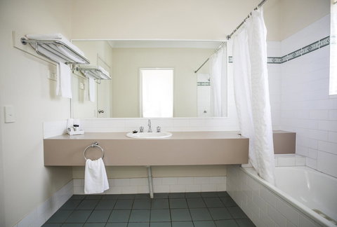 Emerald Maraboon Motor Inn - Accommodation Mount Tamborine 25