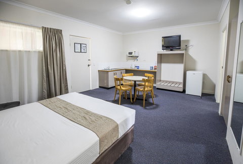Emerald Maraboon Motor Inn - Accommodation Mount Tamborine 28