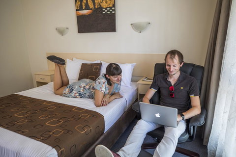 Emerald Maraboon Motor Inn - Accommodation Mount Tamborine 35