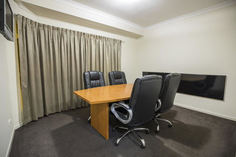 Emerald Maraboon Motor Inn - Accommodation Mount Tamborine 12