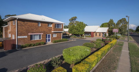 Emerald Maraboon Motor Inn - Accommodation Mount Tamborine 5