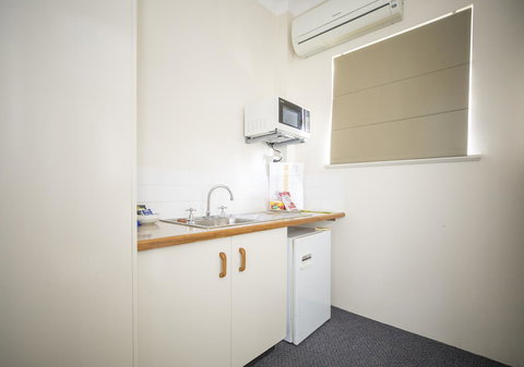 Emerald Maraboon Motor Inn - Accommodation Mount Tamborine 31