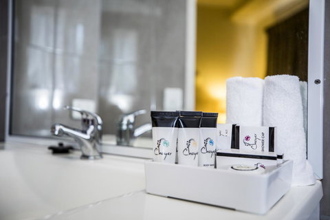 Emerald Maraboon Motor Inn - Accommodation Mount Tamborine 1