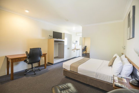 Emerald Maraboon Motor Inn - Accommodation Mount Tamborine 32