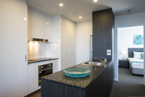 Synergy Broadbeach - Official - Accommodation Mount Tamborine 1