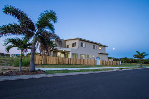 Agnes Sails - Accommodation Mount Tamborine 13