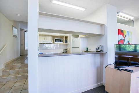 Tiki Hotel Apartments Surfers Paradise - Accommodation Mount Tamborine 9
