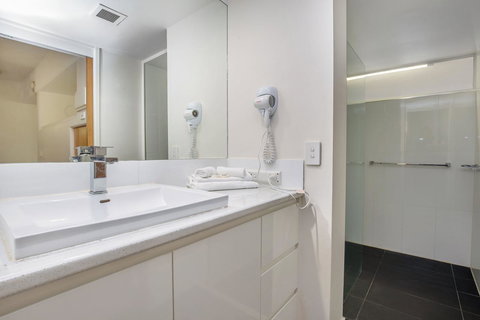 Tiki Hotel Apartments Surfers Paradise - Accommodation Mount Tamborine 5