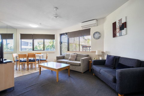 Tiki Hotel Apartments Surfers Paradise - Accommodation Mount Tamborine 3
