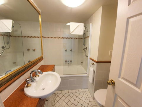 Broadbeach Holiday Apartments - Accommodation Mount Tamborine 12