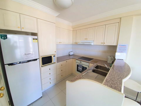 Broadbeach Holiday Apartments - Accommodation Mount Tamborine 16
