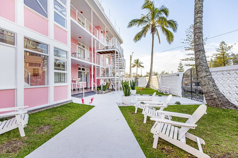 The Pink Hotel Coolangatta - Accommodation Mount Tamborine 0