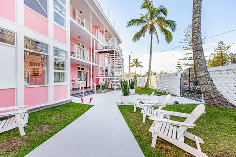 The Pink Hotel Coolangatta - Accommodation Mount Tamborine 2