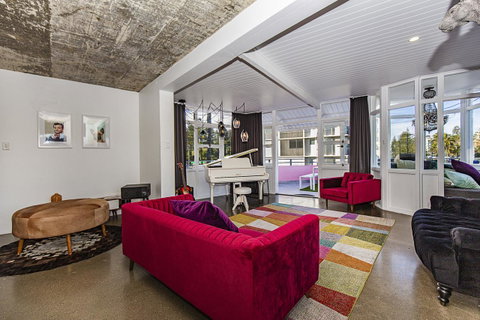 The Pink Hotel Coolangatta - Accommodation Mount Tamborine 7