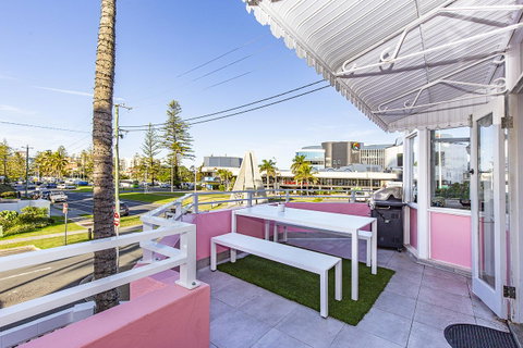 The Pink Hotel Coolangatta - Accommodation Mount Tamborine 6