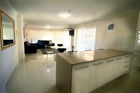 Grosvenor Beachfront Apartments Surfers Paradise - Accommodation Mount Tamborine 3