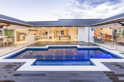 Rumrunner Resort - Accommodation Mount Tamborine 3