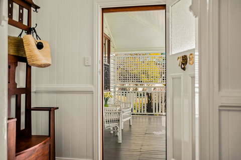 Frangipani House - Accommodation Mount Tamborine 2