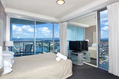The Towers Of Chevron Renaissance - Holidays Gold Coast - Accommodation Mount Tamborine 8