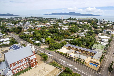 The Robert Towns - Accommodation Mount Tamborine 9