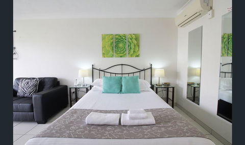 Bay Of Palms - Accommodation Mount Tamborine 23