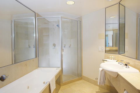 Crowne Plaza Surfers Paradise, An IHG Hotel - Accommodation Mount Tamborine 6