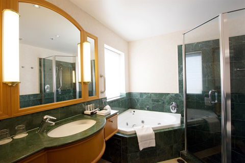 Crowne Plaza Surfers Paradise, An IHG Hotel - Accommodation Mount Tamborine 42