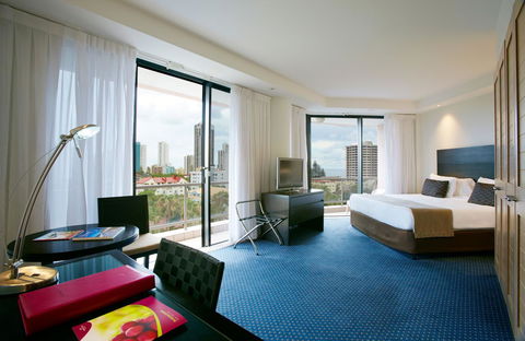 Crowne Plaza Surfers Paradise, An IHG Hotel - Accommodation Mount Tamborine 2