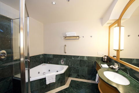 Crowne Plaza Surfers Paradise, An IHG Hotel - Accommodation Mount Tamborine 38